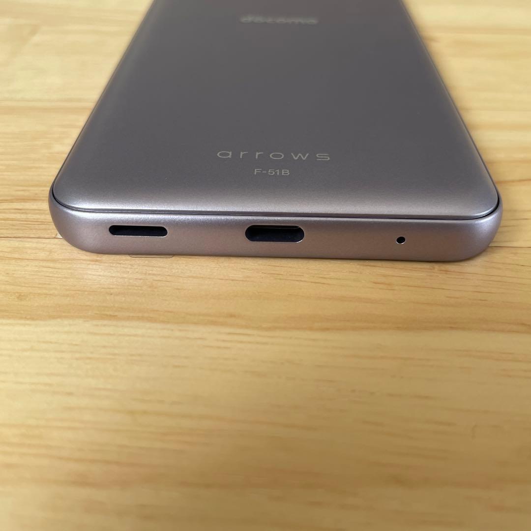【美品】arrows We ドコモ F-51B (SIMフリー) パープル