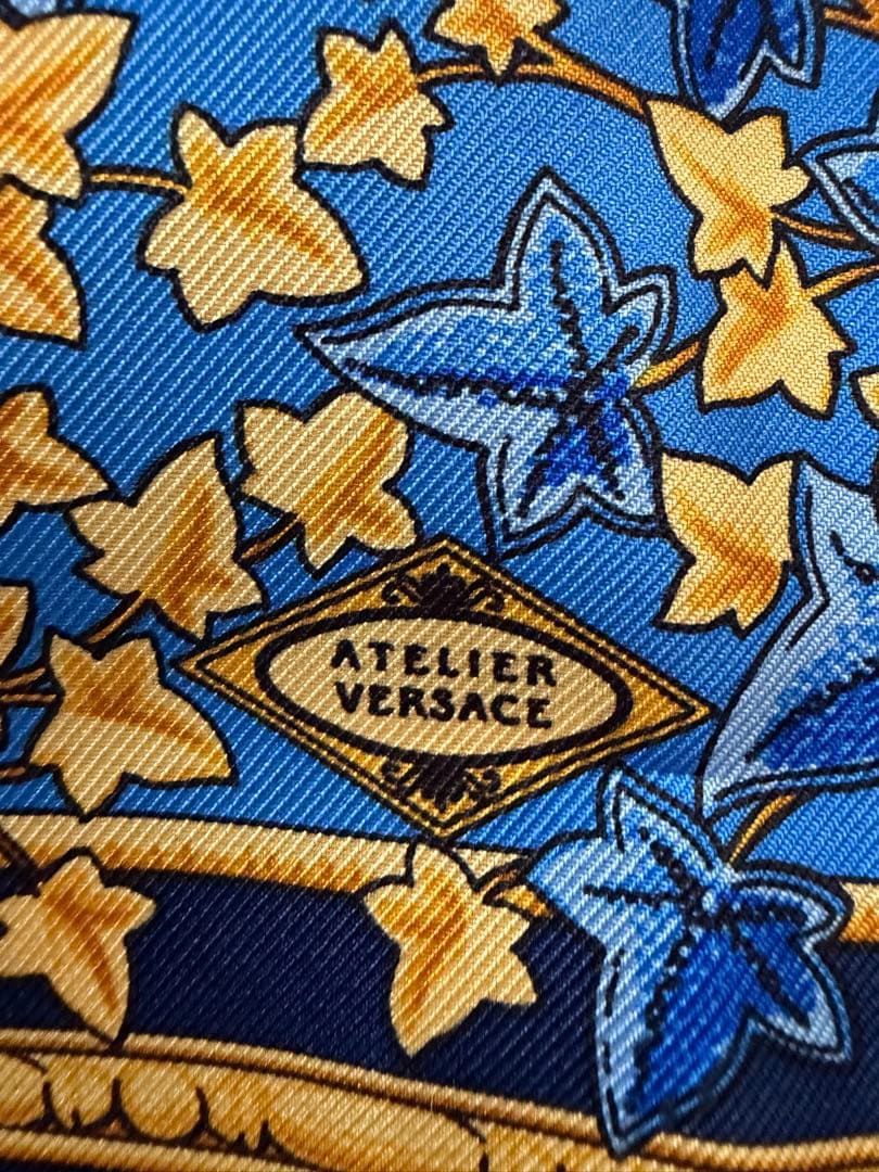 VERSACEヴェルサーチ ロングスカーフ　ブルー系