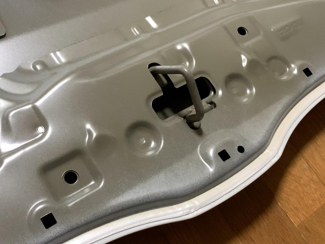 26-085 新車外し 200系 ハイエース 標準 純正 ボンネット 070 白