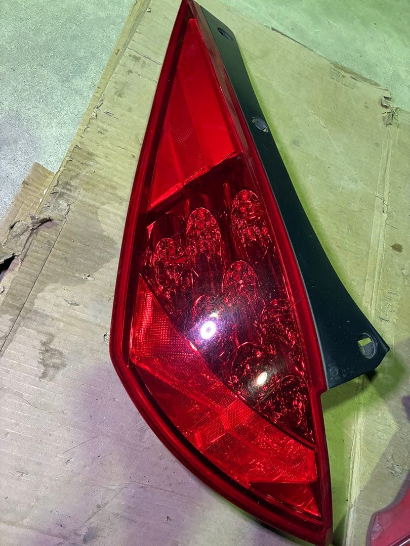 z33 中期 後期 テールランプ テールライト ピン全折れ