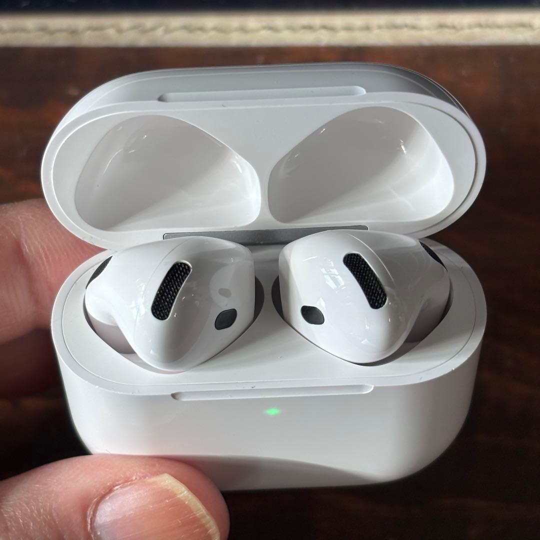 おまけ付き　AirPods 4 アクティブノイズキャンセリング