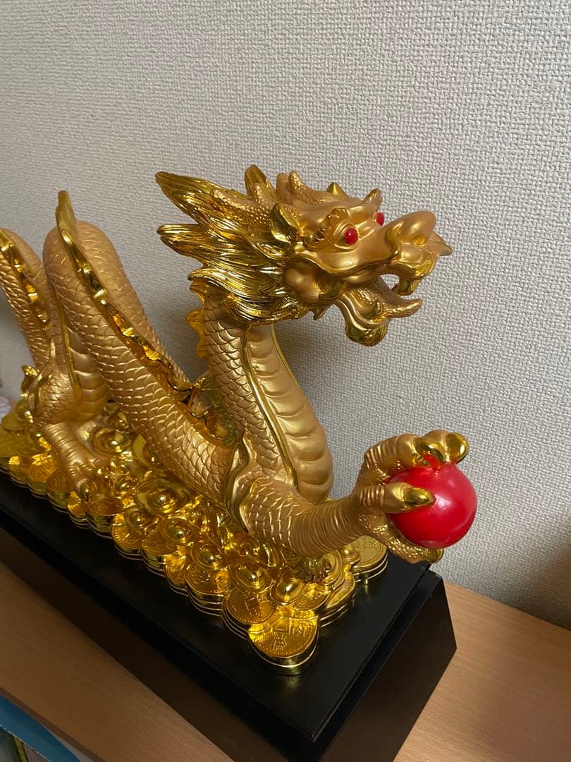 SHINGOさん　黄金龍の置き物　お値下げ中❣️