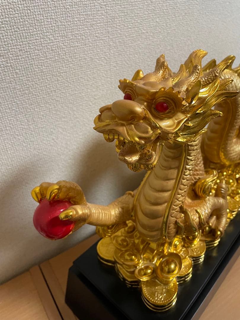 SHINGOさん　黄金龍の置き物　お値下げ中❣️