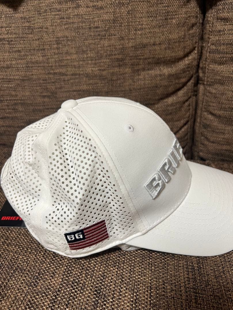 さっしー　BRIEFING ホワイト メッシュキャップ