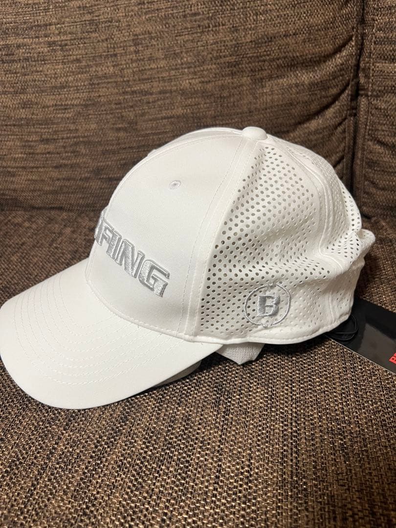 さっしー　BRIEFING ホワイト メッシュキャップ