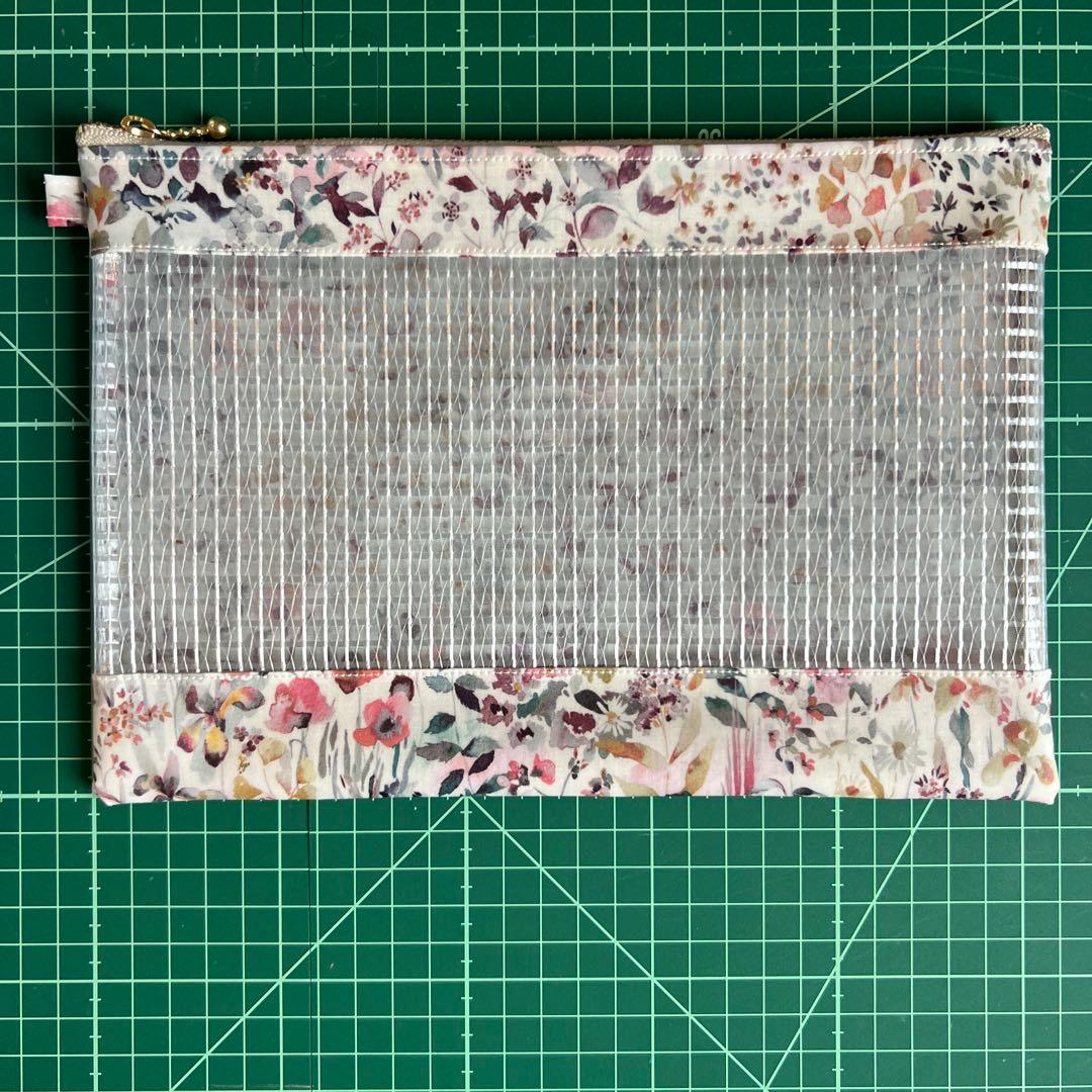 専用ページ　リバティラミネート生地使用ポーチ