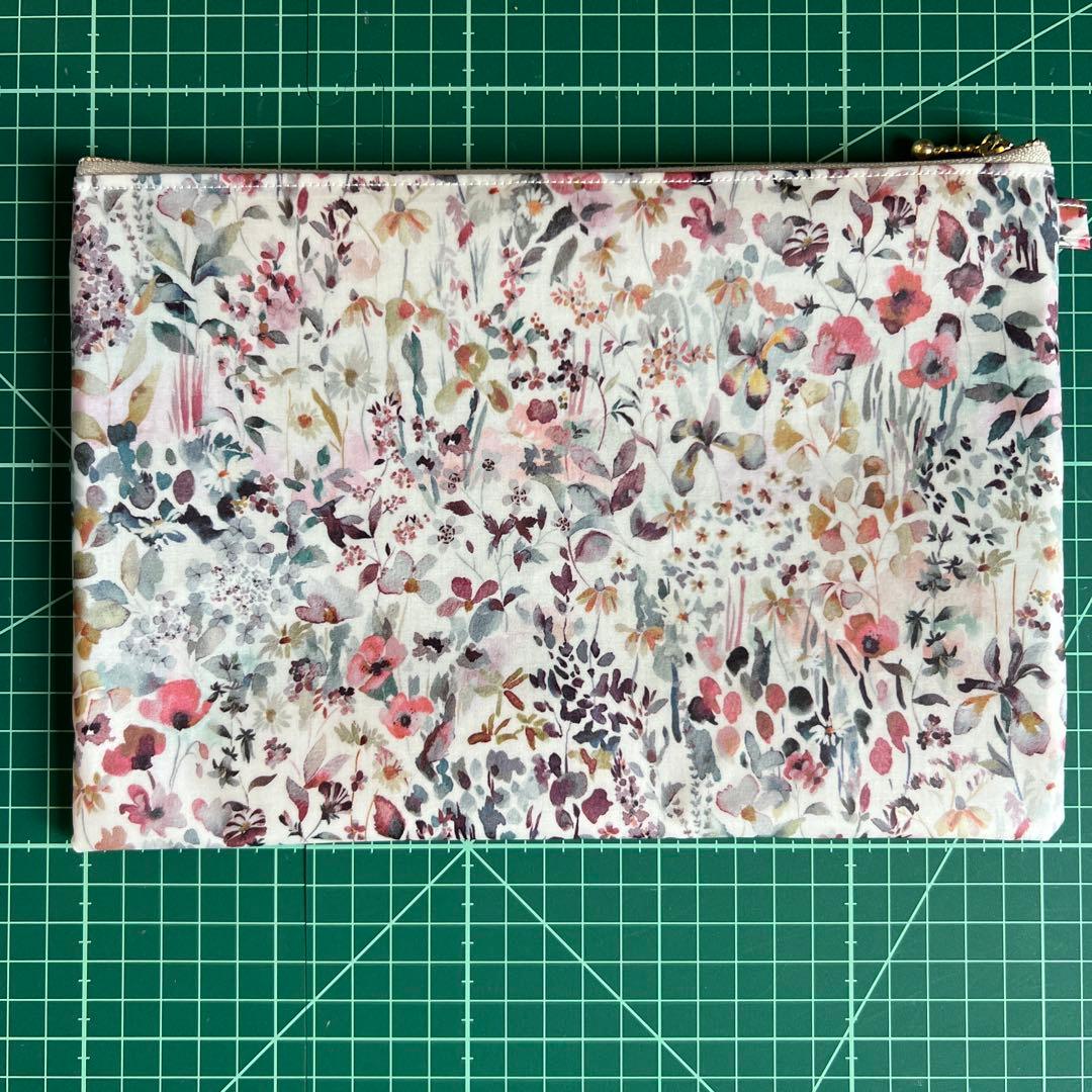 専用ページ　リバティラミネート生地使用ポーチ