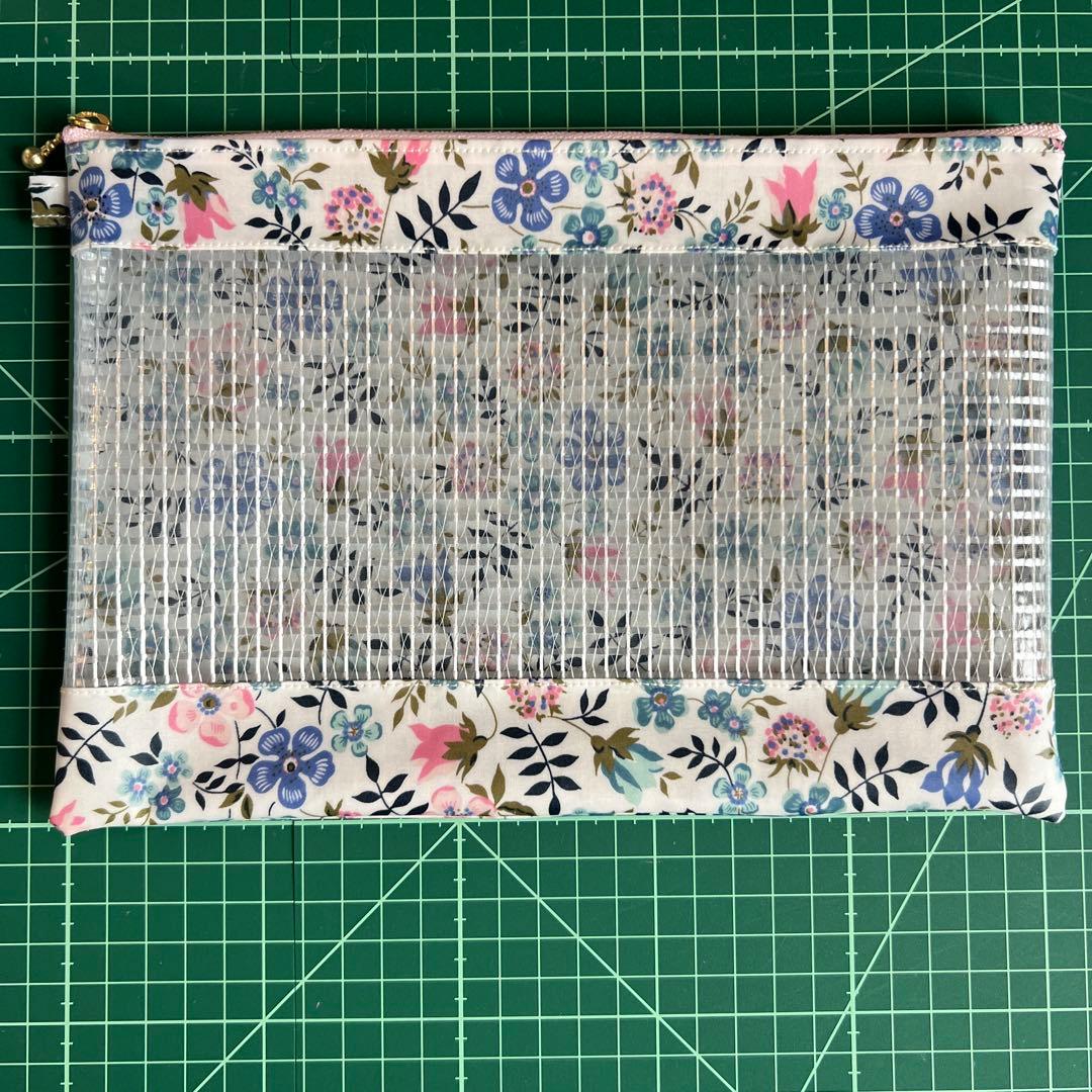 専用ページ　リバティラミネート生地使用ポーチ