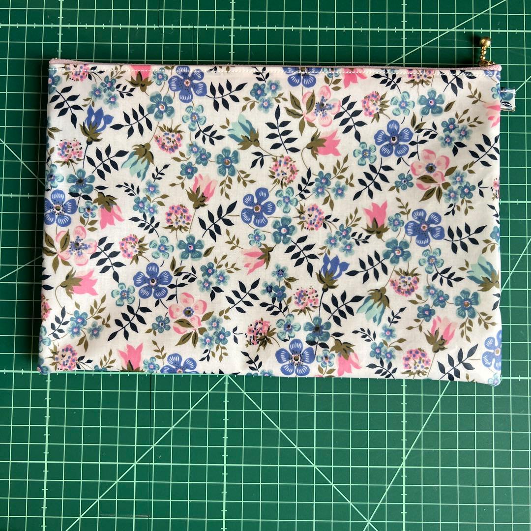 専用ページ　リバティラミネート生地使用ポーチ