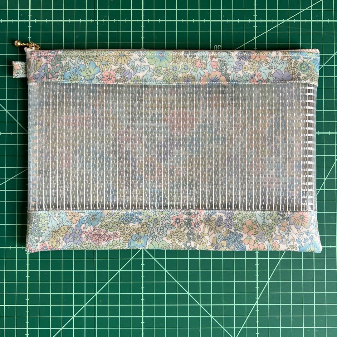 専用ページ　リバティラミネート生地使用ポーチ