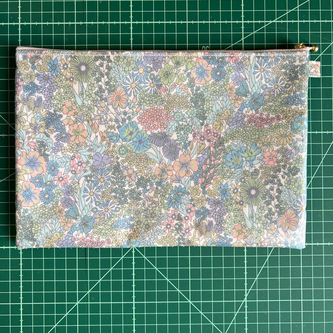 専用ページ　リバティラミネート生地使用ポーチ