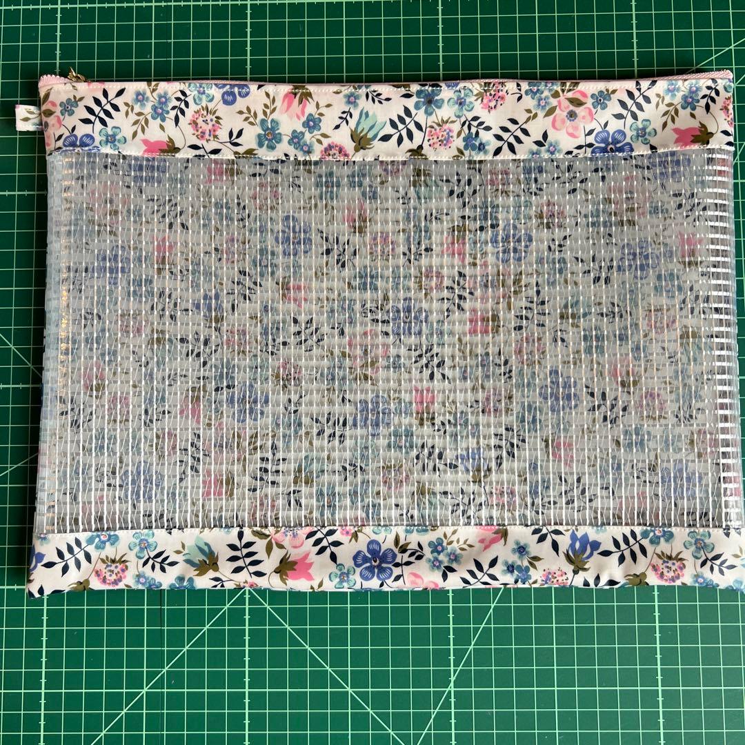 専用ページ　リバティラミネート生地使用ポーチ