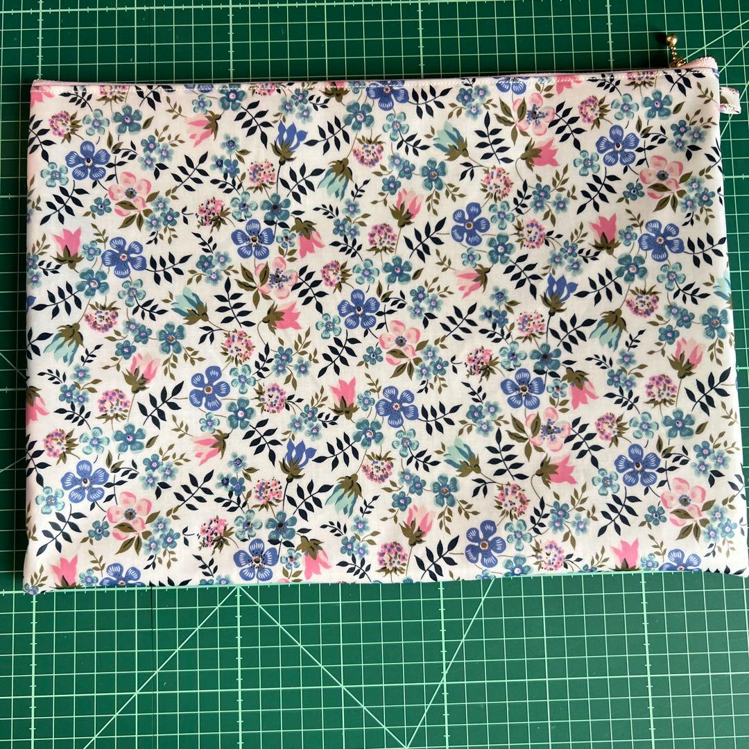 専用ページ　リバティラミネート生地使用ポーチ