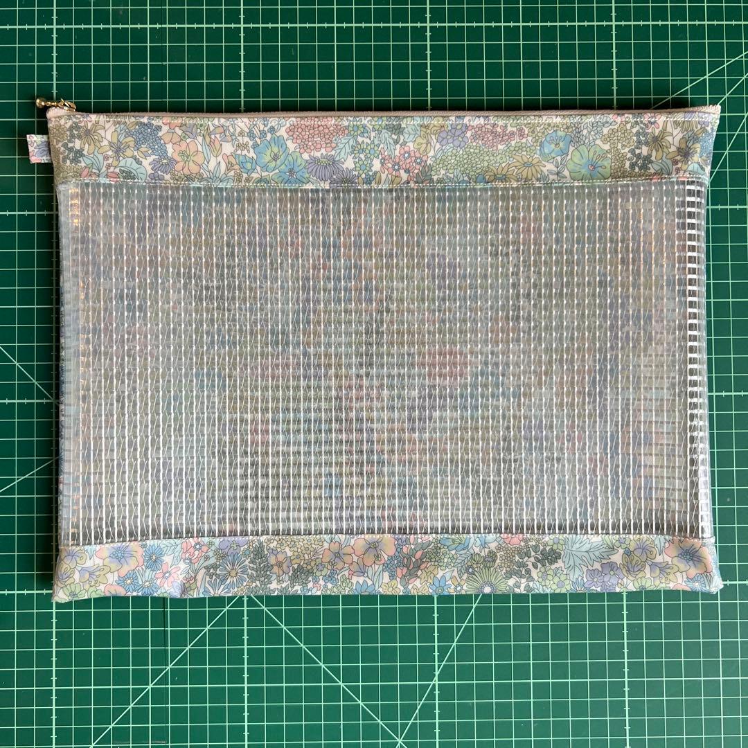 専用ページ　リバティラミネート生地使用ポーチ