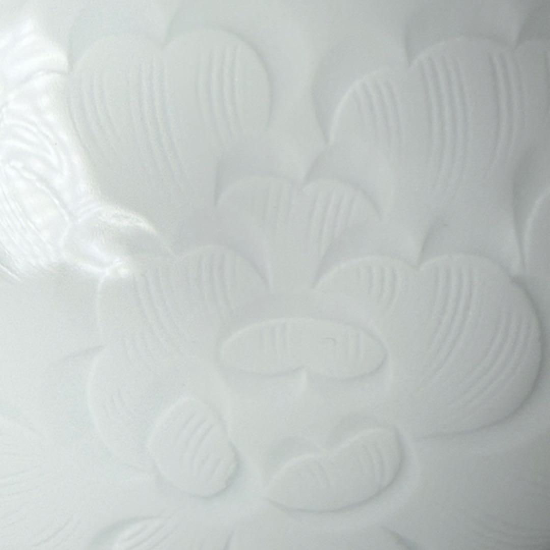 M*a様 人間国宝　井上萬二　白磁牡丹彫文花瓶　大作　胴径約26cm　特注箱　1