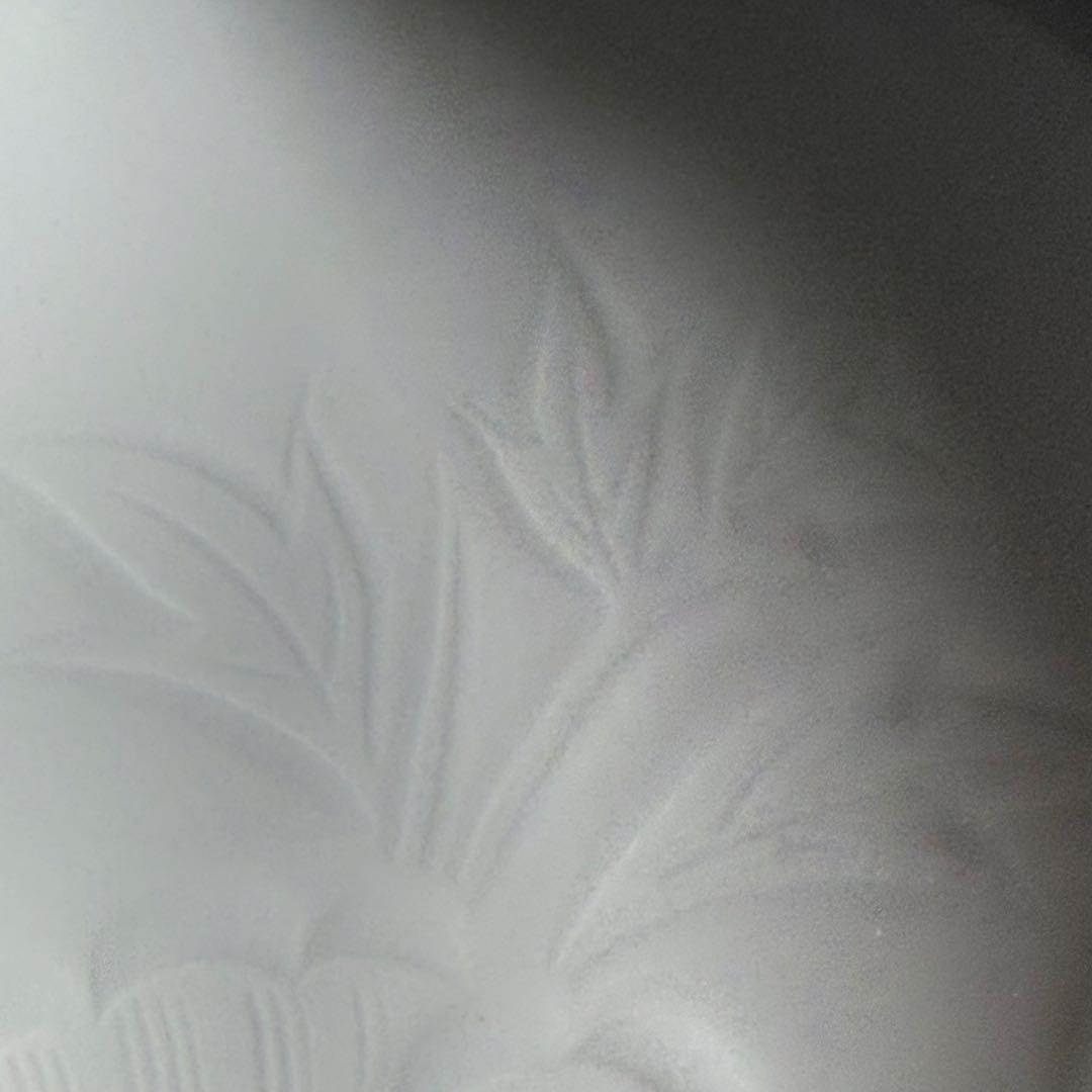 M*a様 人間国宝　井上萬二　白磁牡丹彫文花瓶　大作　胴径約26cm　特注箱　1