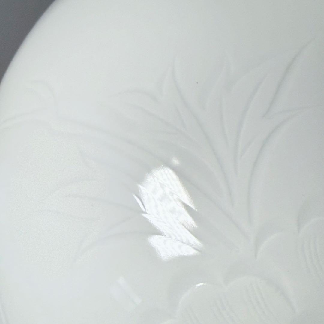 M*a様 人間国宝　井上萬二　白磁牡丹彫文花瓶　大作　胴径約26cm　特注箱　1