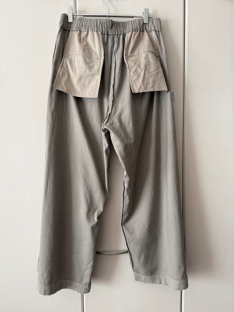 ライトグレー　コーデュロイパンツ