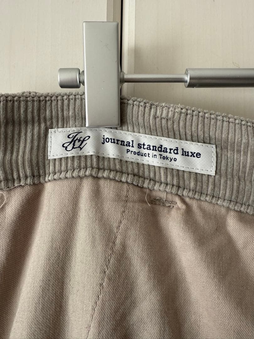 ライトグレー　コーデュロイパンツ