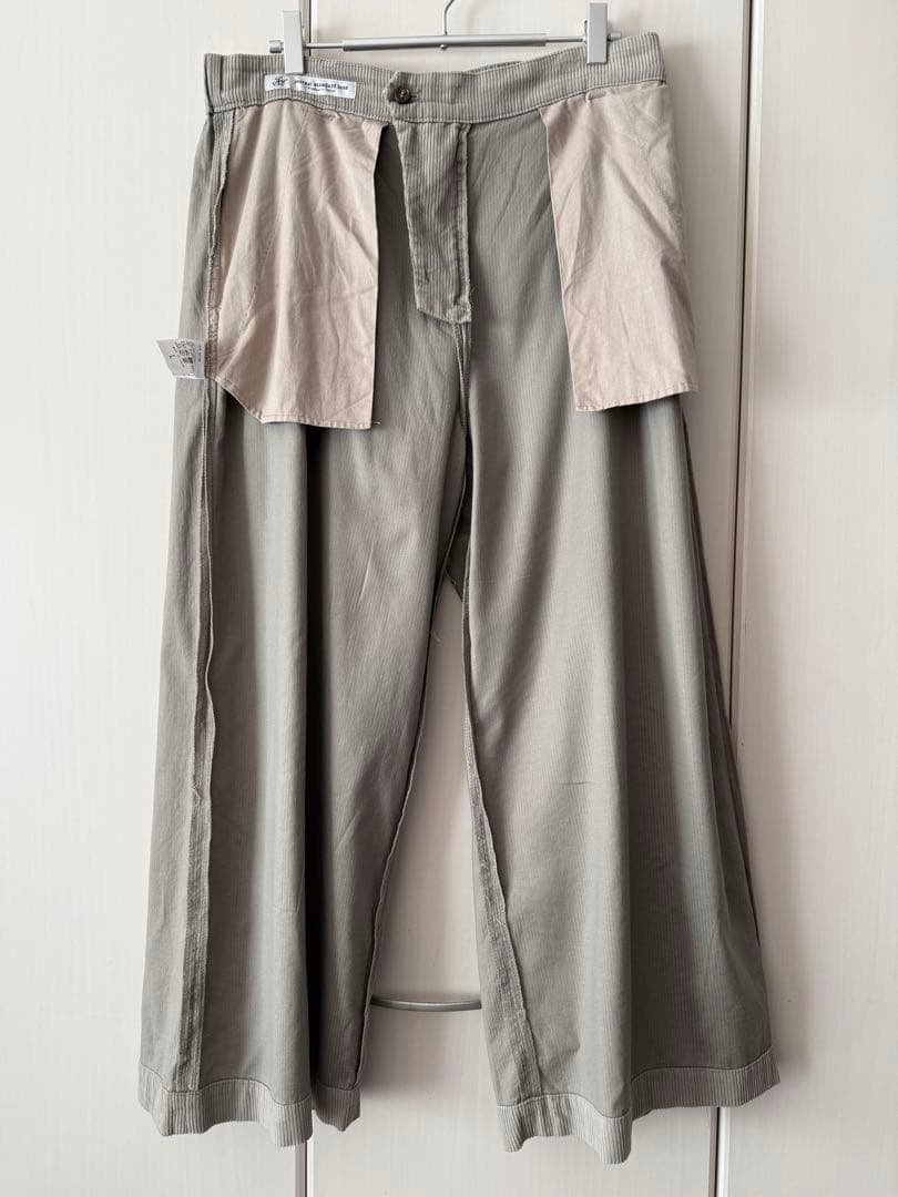 ライトグレー　コーデュロイパンツ