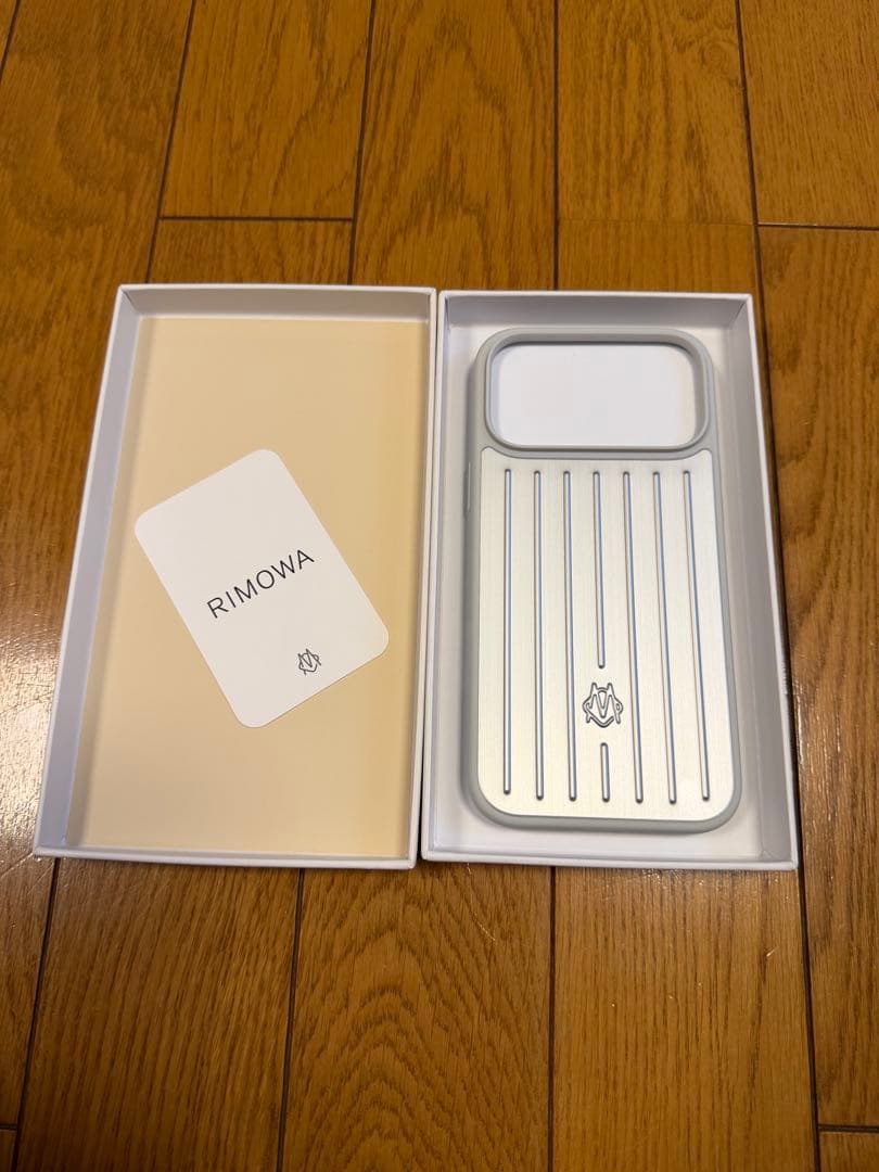 新品　RIMOWA iPhone 17 Pro Maxケース シルバー