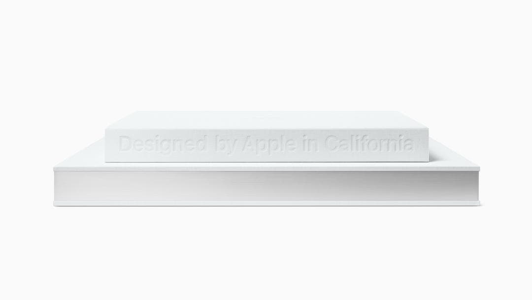 未開封 Designed by Apple in California （小）