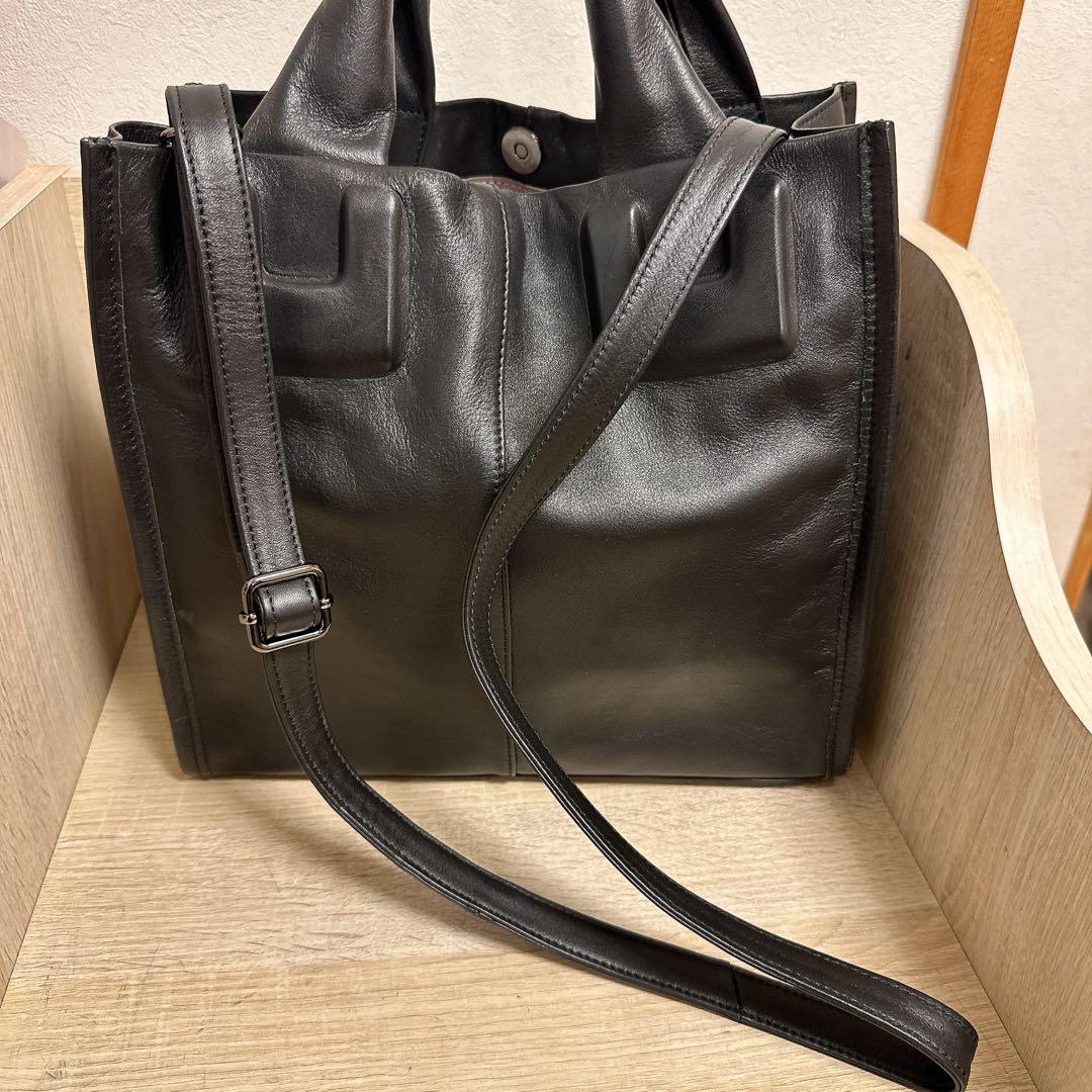 美品イアパピヨネ　ダブルエンボススクエアトートバッグMサイズ ブラック