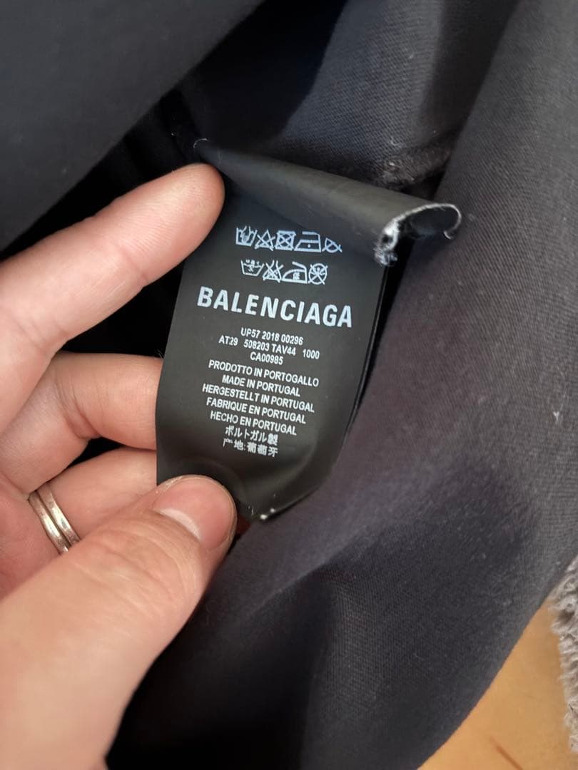 バレンシアガtシャツ