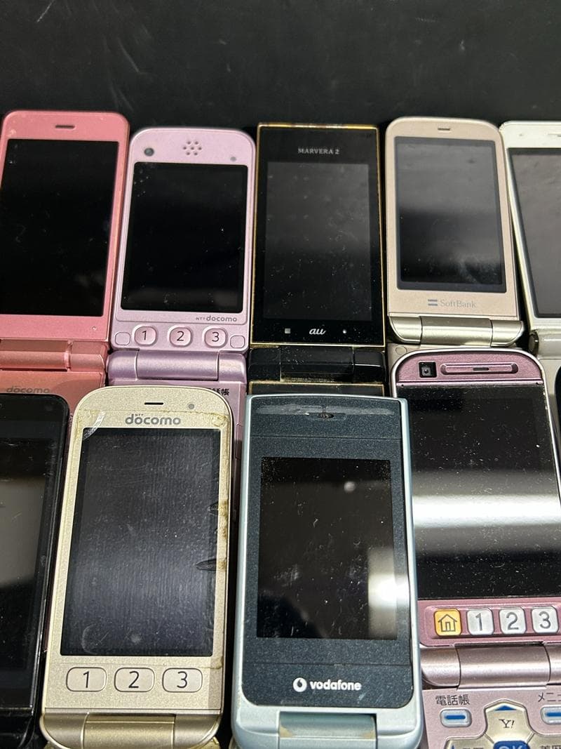大量 携帯電話 ガラケー docomo/au 他 19台 ジャンク 部品取り