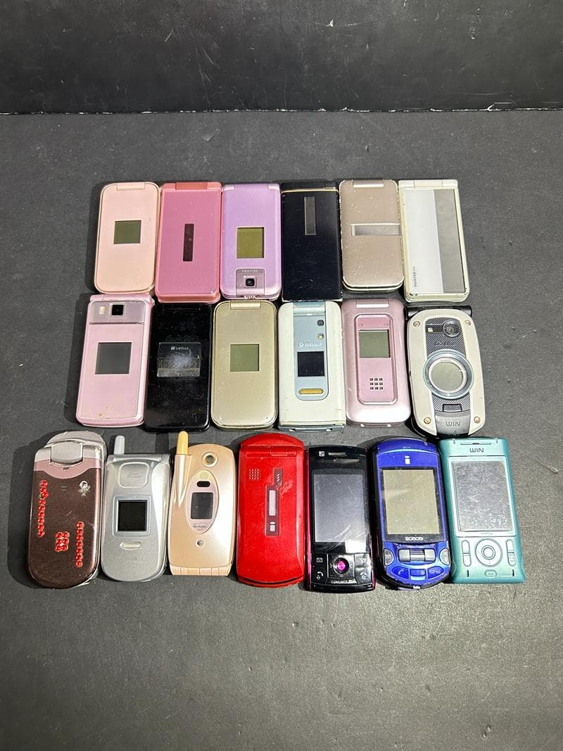 大量 携帯電話 ガラケー docomo/au 他 19台 ジャンク 部品取り