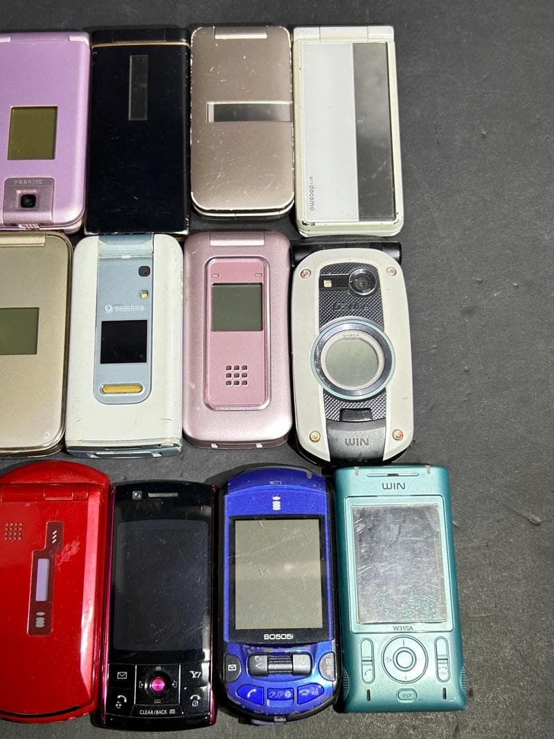 大量 携帯電話 ガラケー docomo/au 他 19台 ジャンク 部品取り