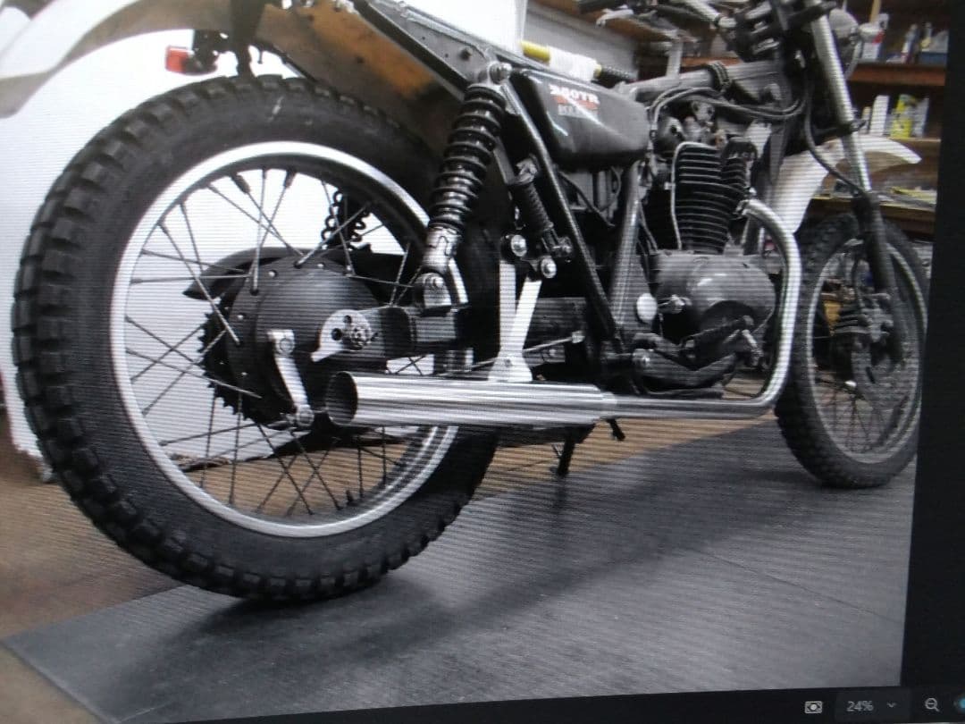 ２５０ＴＲマフラーステンレス製ストレートタイプの出品です。ダウンタイプ