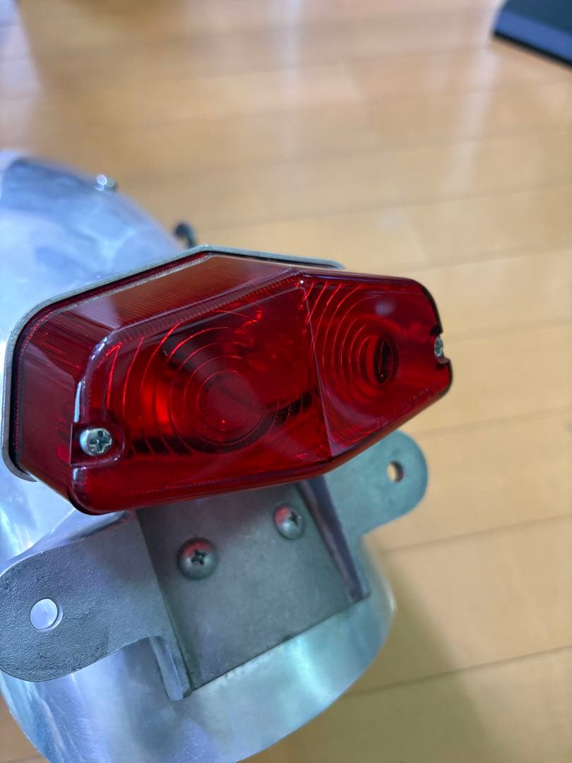 SR400 WM（ウェリントン）製？ リアフェンダー　ショート＆テールランプ
