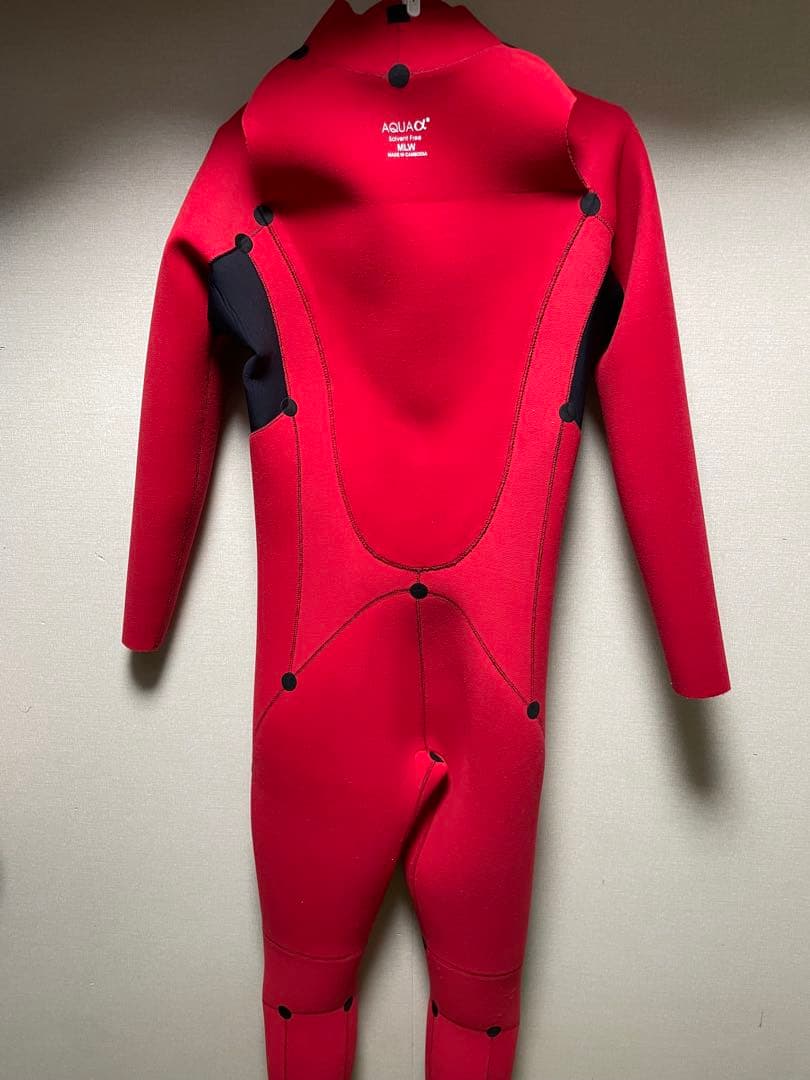 新品セミドライ　ウエットスーツ　　　試着のみ