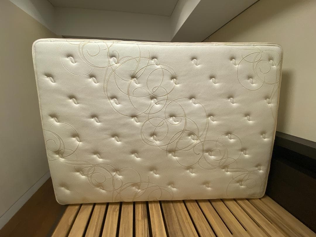 シモンズ　ゴールデンバリュー【ダブルサイズ】マットレス＋ベッドフレーム