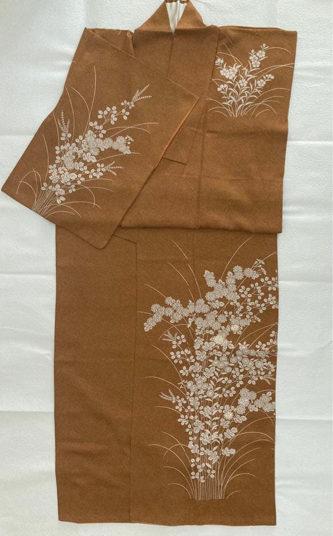 ［e.］繊細な花柄刺繍の美しい着物　付下げ＊袷＊正絹 匿名配送