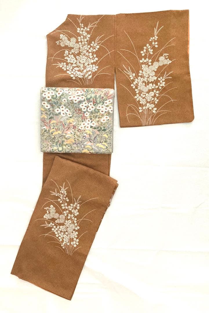 ［e.］繊細な花柄刺繍の美しい着物　付下げ＊袷＊正絹 匿名配送