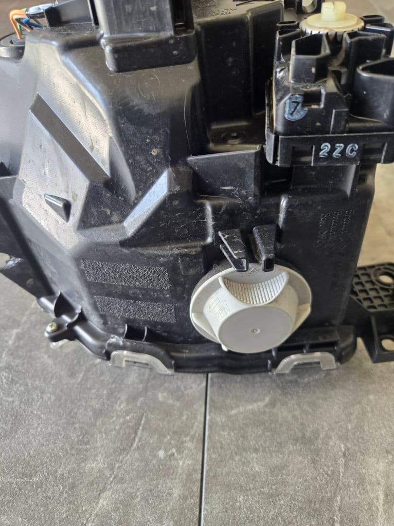 JW64W　スズキ　ジムニー　ヘッドライト