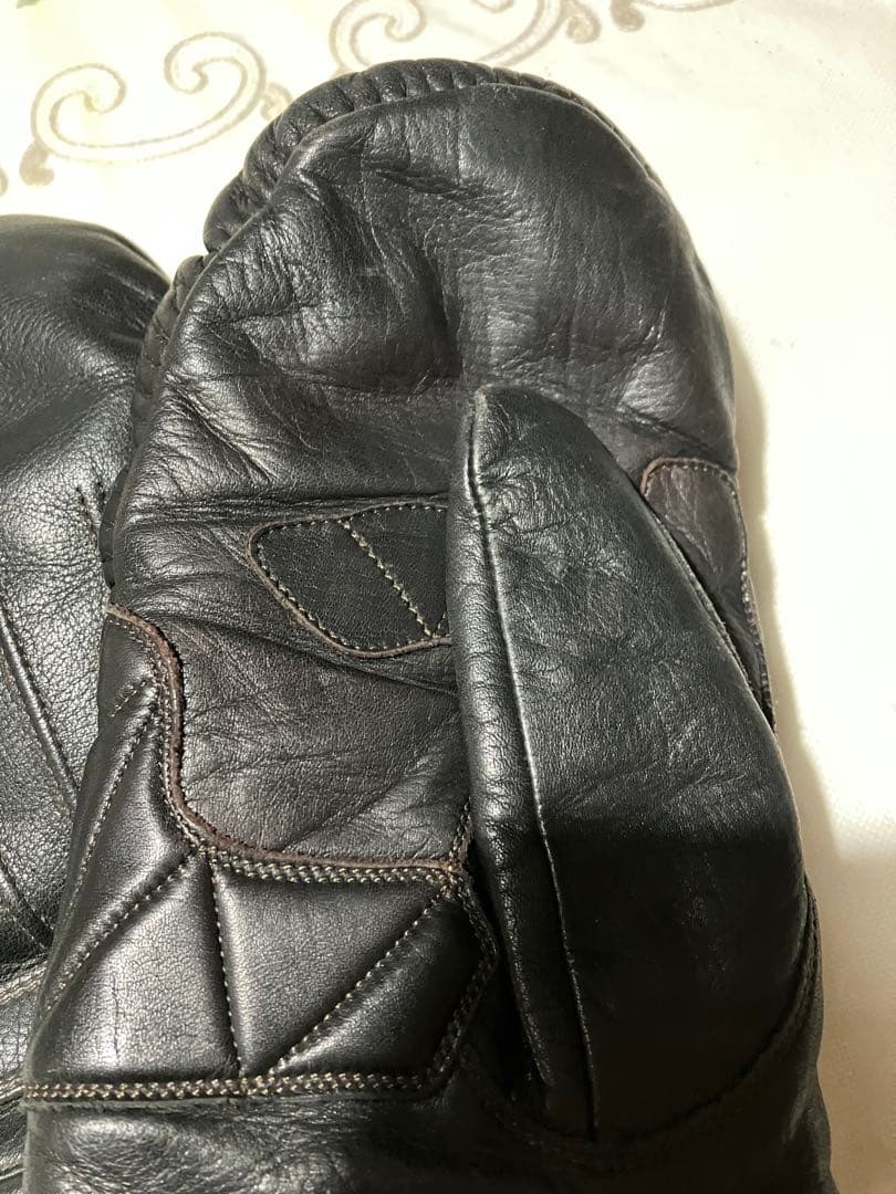 m*e様 黒 レザー キルティング グローブ　ミトン　Pow Wow Lサイズ