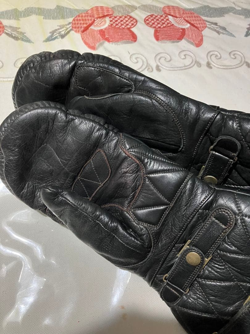 m*e様 黒 レザー キルティング グローブ　ミトン　Pow Wow Lサイズ