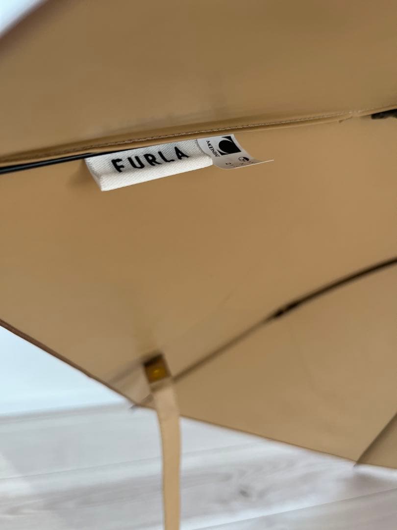 FURLA フルラ　ベージュ　折り畳み傘　ロゴ　モノグラム柄　ベージュ