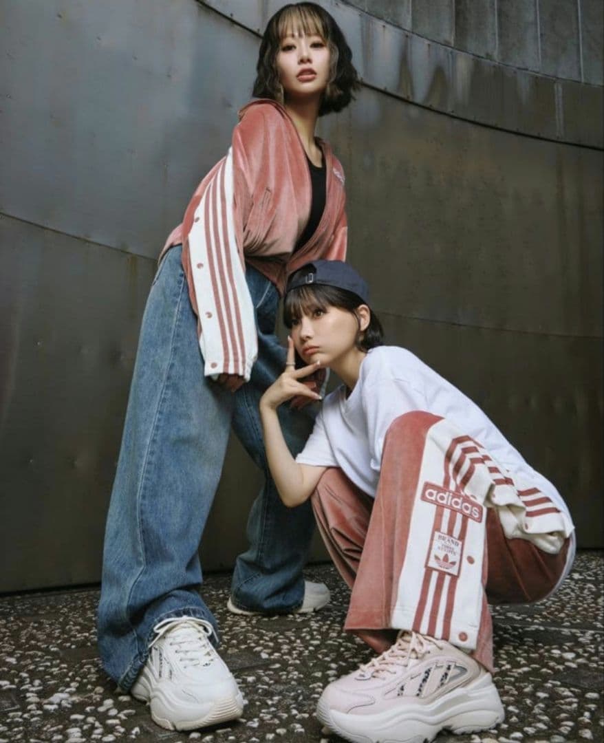 重盛さと美着用adidas W ADIBREAK VELOUR TP Mサイズ