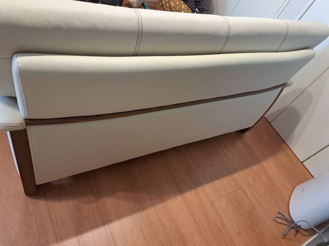 オフホワイトソファ モダンデザイン