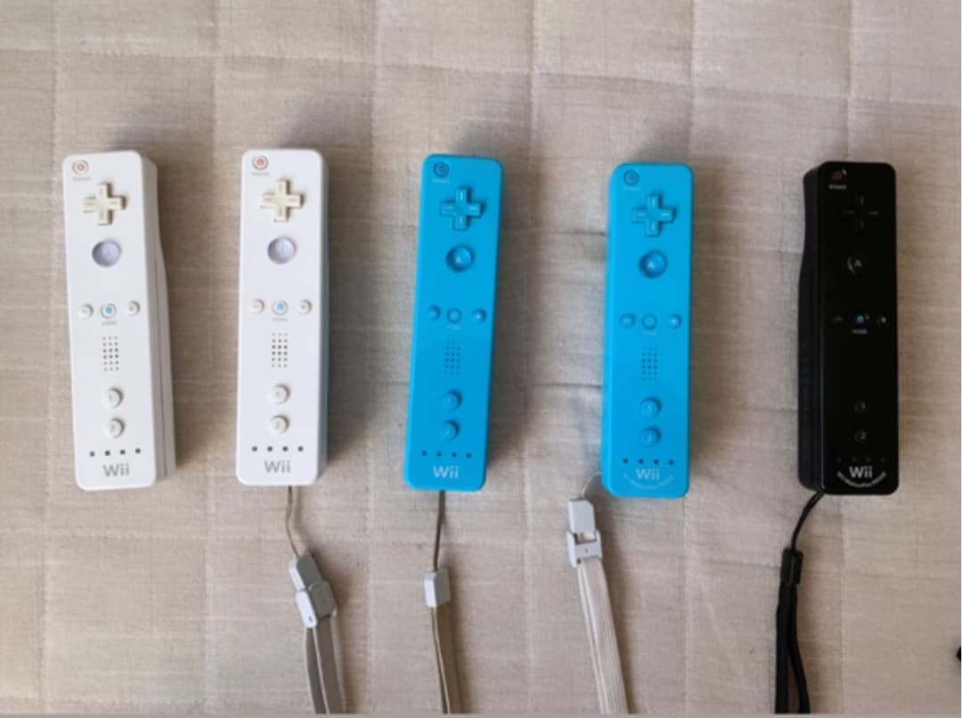 任天堂wii本体 wiiiu本体 wiiリモコン合計5付き