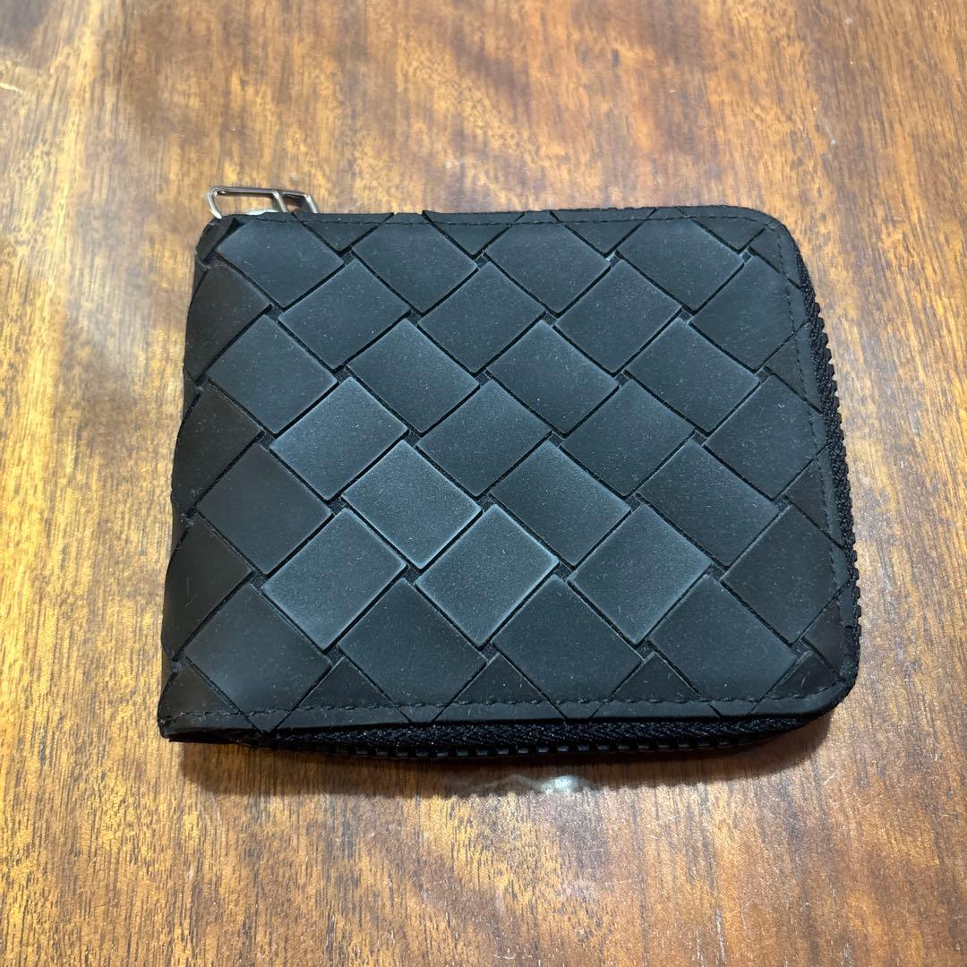 ボッテガヴェネタ　ラバー　ブラック　二つ折り財布