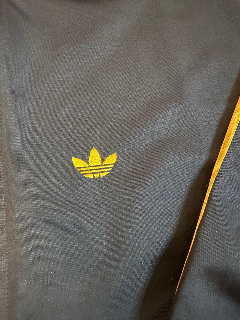 adidasトラックジャケット