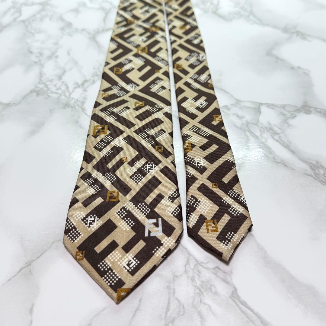 ✨極美品✨ レア FENDI ネクタイ シルク100% ズッカ柄 デカロゴ 艶