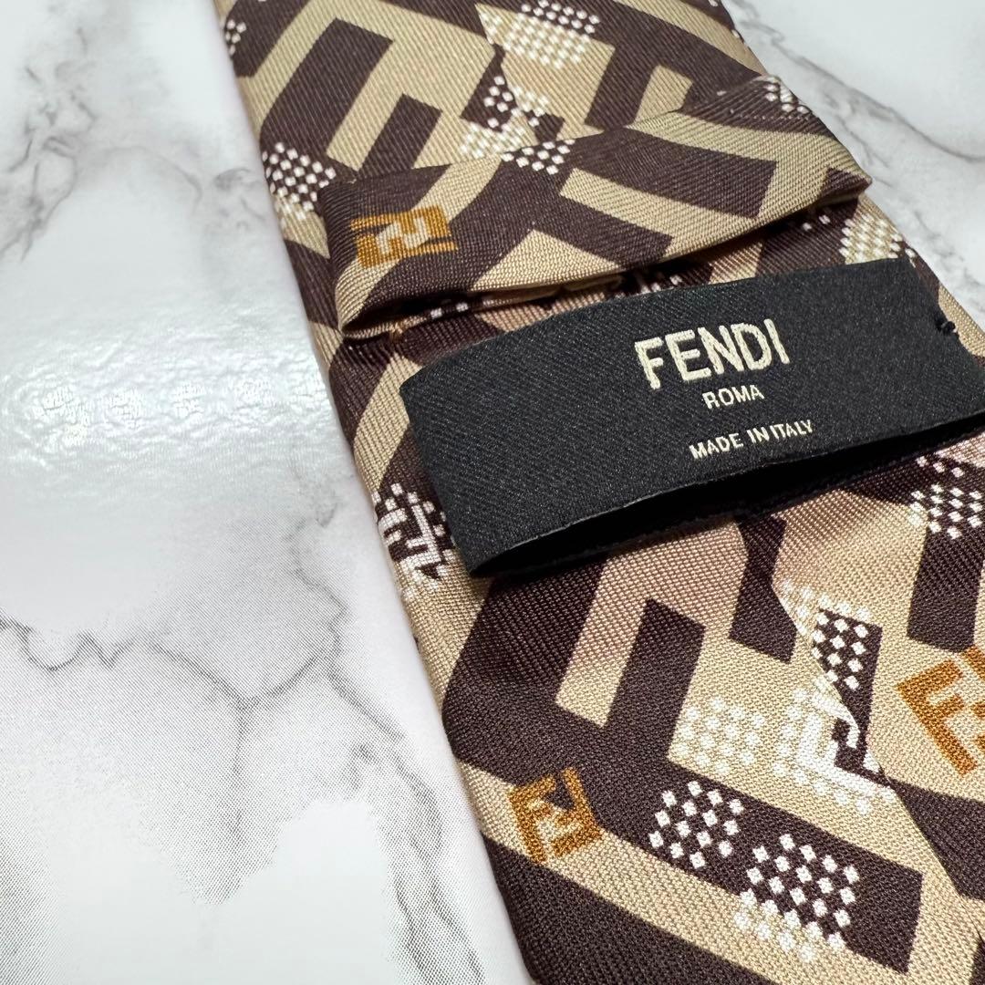 ✨極美品✨ レア FENDI ネクタイ シルク100% ズッカ柄 デカロゴ 艶