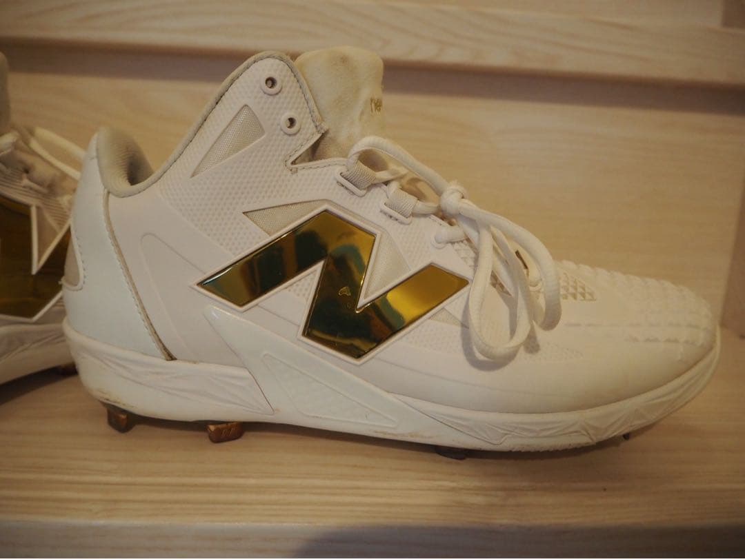 Ohtani v1 New Balance スパイク ホワイト/ゴールド