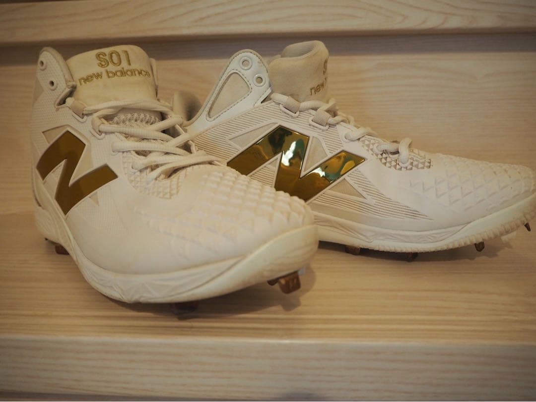 Ohtani v1 New Balance スパイク ホワイト/ゴールド